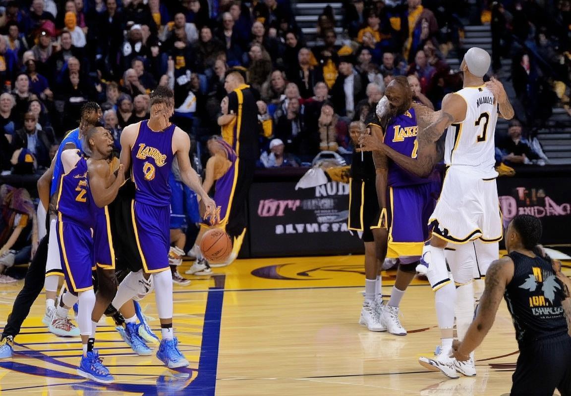 2016季前赛：湖人爵士对决，青春vs经验，战术智慧交锋(图1)