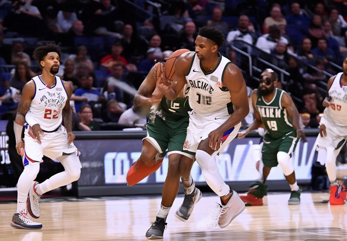 2020年NBA常规赛：雄鹿对快船巅峰对决解析与球星个人表现分析(图3)