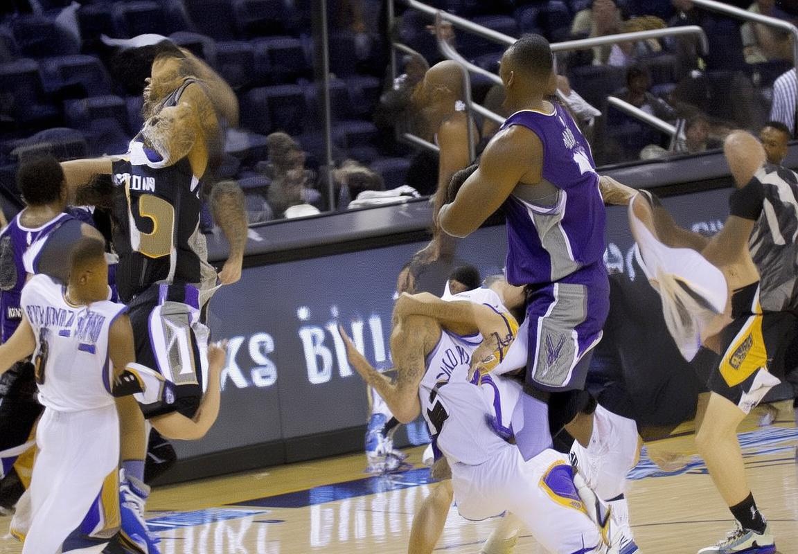 2014年NBA揭幕战：勇士小球战术对决国王内线，库里神射引领胜利(图4)